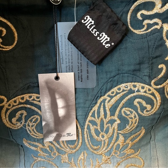 NWT Miss Me Sleeveless Embroidered Blouse Blue Rhinestones Pearlized Snaps - Picture 7 of 8